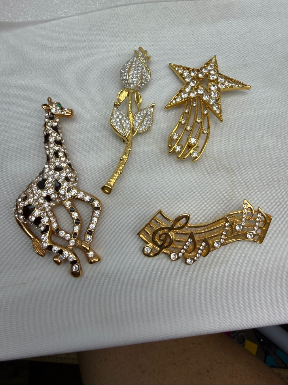 Lot of Vintage Brooches- Giraffe, Flower, Music Pin And Star Excellent Condition